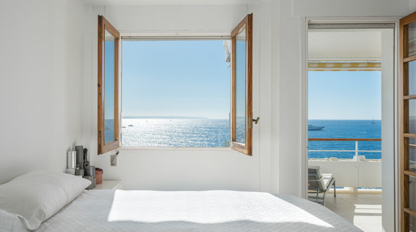 Seafront apartment